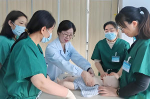 三山医伴 —— 洞察康养培训市场