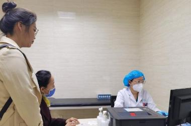 两会聚焦陪诊行业规范化！冲刺千亿市场，职业 "正名" 在即，三山医伴领跑标准建设