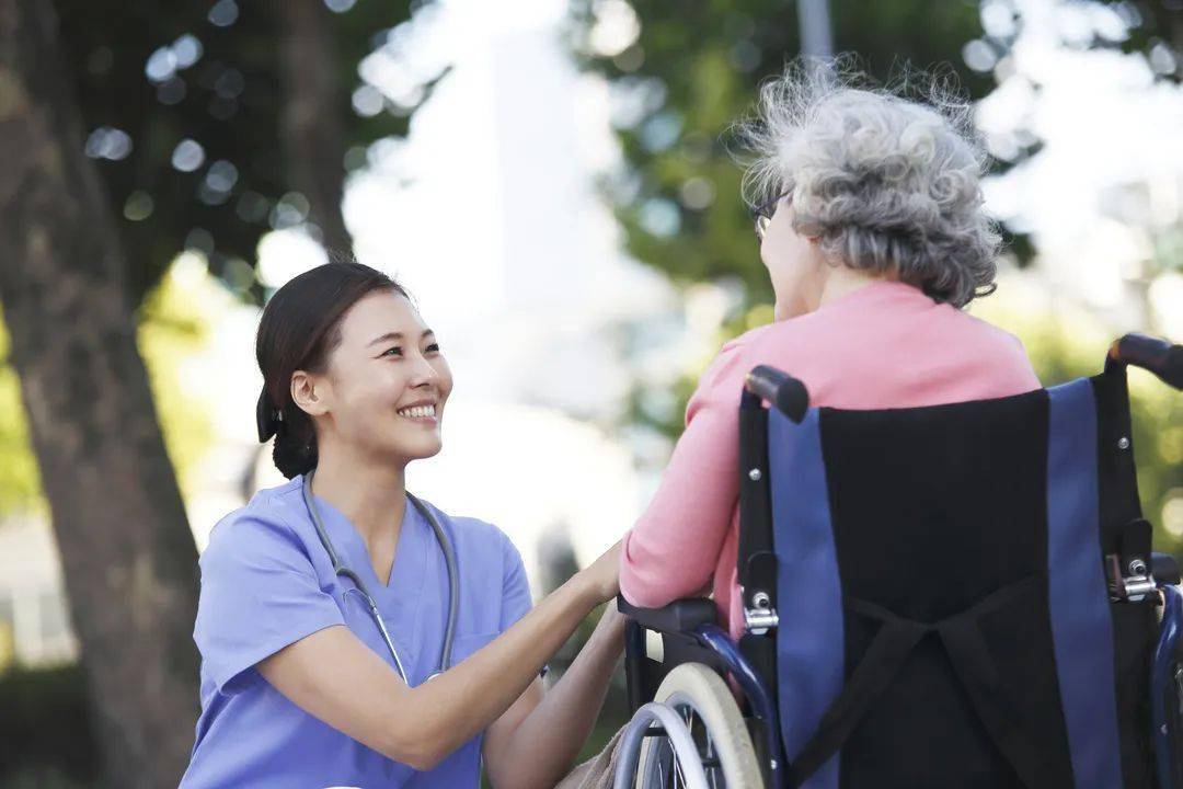 老人得了老年痴呆（阿尔茨海默病），家属该怎么应对？